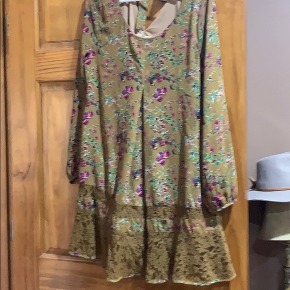 Dress - Picture 2 of 6